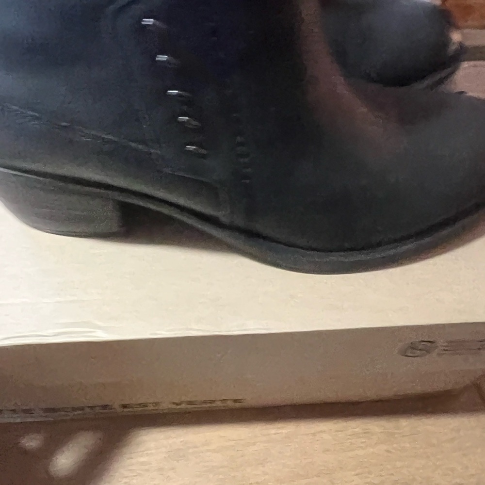 Clarks Neva Lo Black Leather Ankle Booties - Picture 4 of 7
